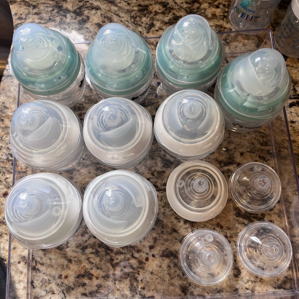 Anti-Colic Baby Bottle Nipples Collection - Clear and Mint Green. Tommee tippee